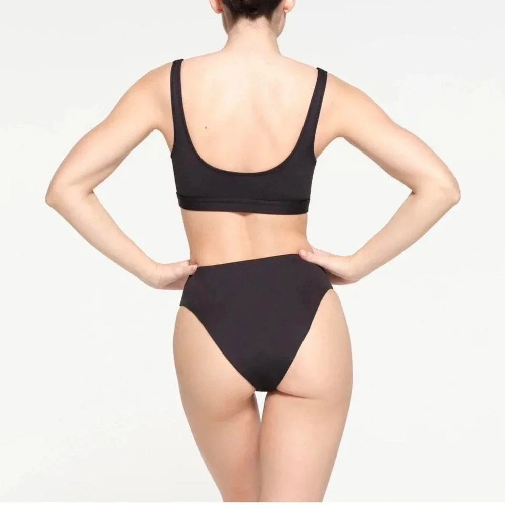 SKIMS Signature Scoop Neck Swim Top / Size M / MSRP $88 / NWT